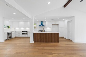 Building Photo - 10730 Wickersham Ln