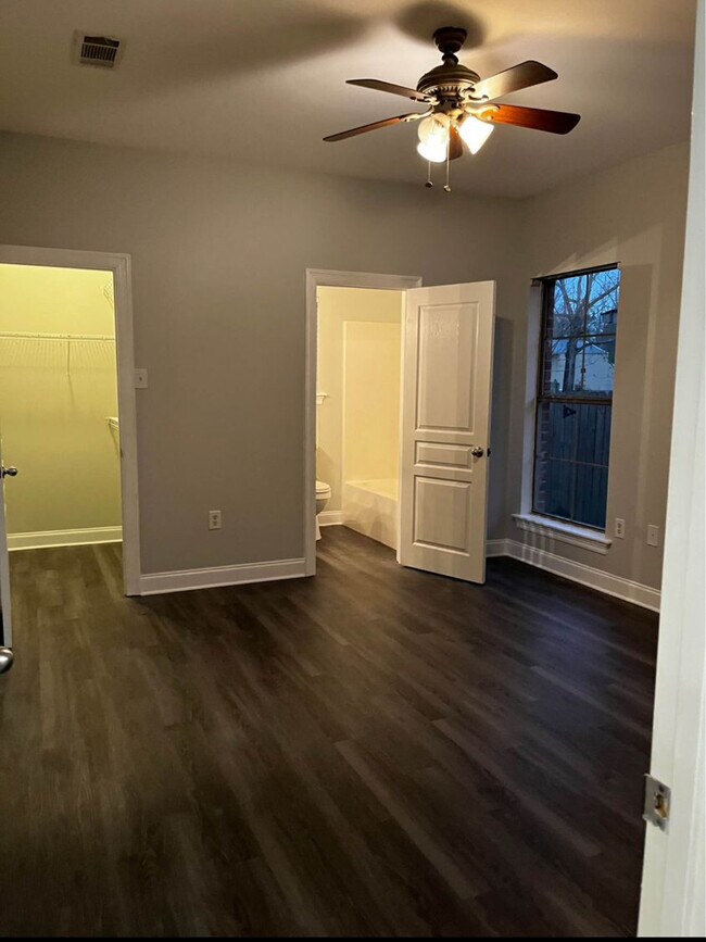 Foto del edificio - Unit B-2