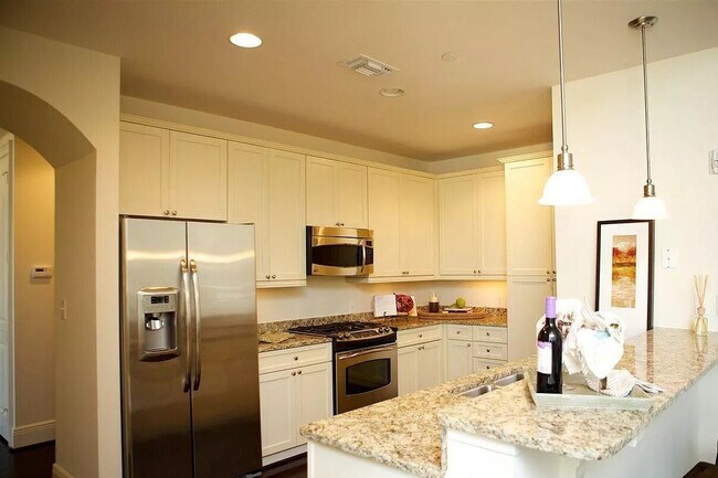 Building Photo - 117 White Dr
