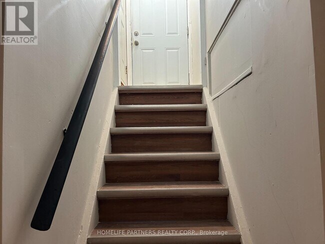 Photo du bâtiment - 40 Strathavon Dr