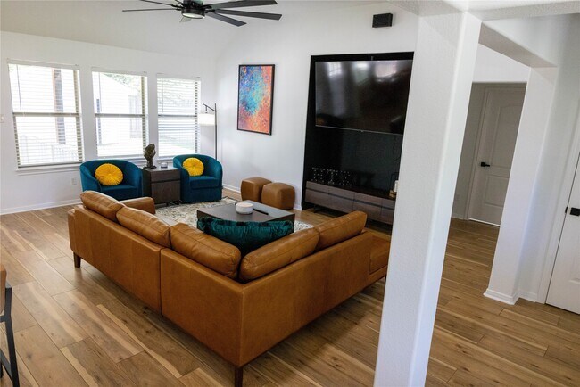 Foto del edificio - 17023 Lexington Dr