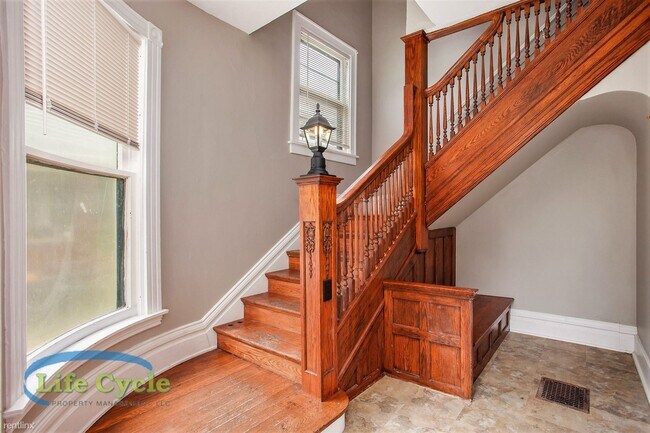 Foto del edificio - 2 br, 1 bath Triplex - 248 Henry Ave SE