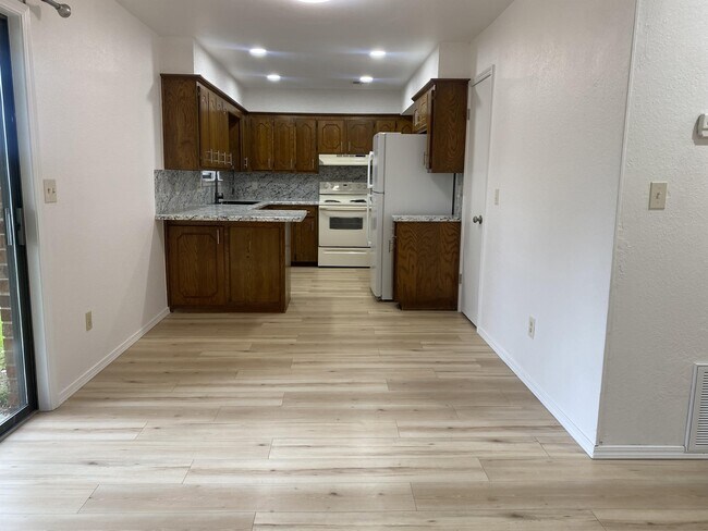 Building Photo - 804 Hawks Nest Dr