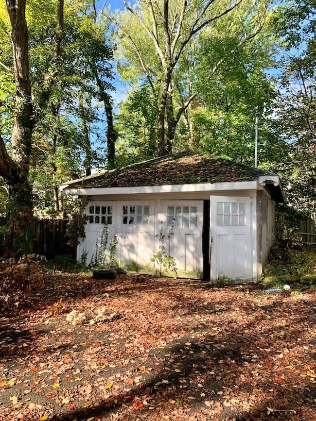 Building Photo - Coming soon! Huge house with garage