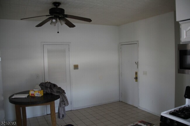 Foto del edificio - 290 Lakeview Ave