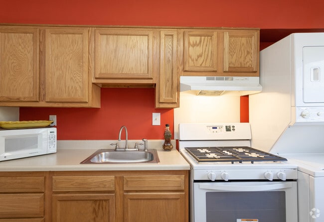 3BR, 1BA - 980 SF - Harbor Estates Townhomes