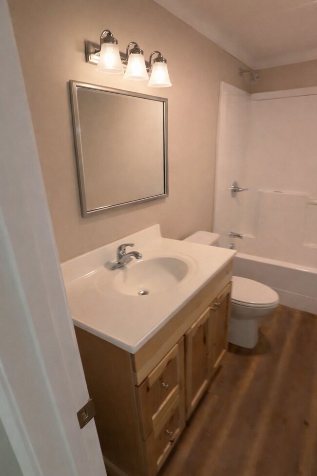 Foto del edificio - Adamsburg Home