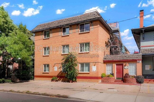 Building Photo - 1138 Corona St