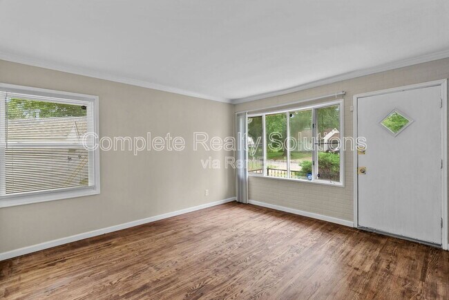 Foto del edificio - 270 Estridge Rd
