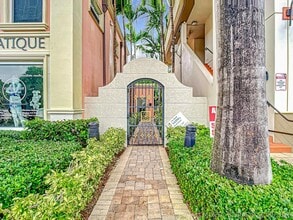 Building Photo - 801 E Palmetto Park Rd