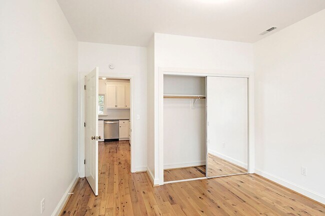Building Photo - Charming Pet-Friendly Rental Near Pantops & Downtown