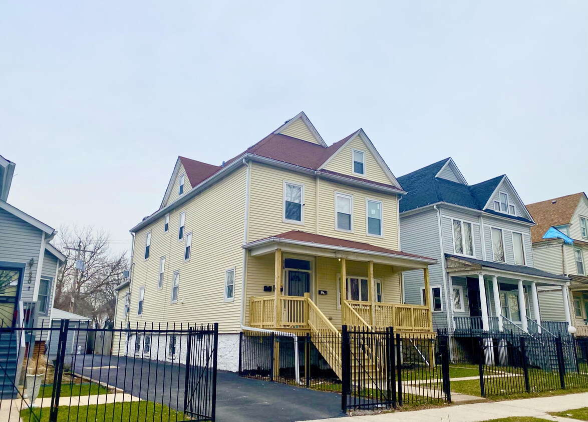 Primary Photo - 516 W Englewood Ave