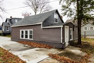 Building Photo - 17645 Lakeport Ave