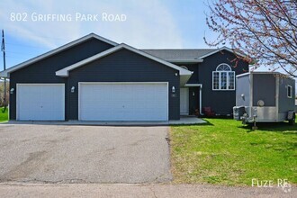 Building Photo - 802 Griffing Park Rd