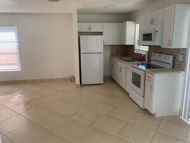 Foto del edificio - 1138 W 25th St