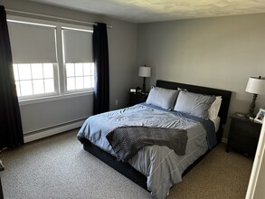 Building Photo - 163 Center St