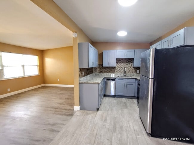 Building Photo - 1362 Gardenia Ave