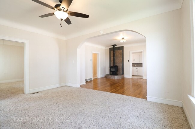 Building Photo - Charming 3-bedroom, 2-bathroom Home
