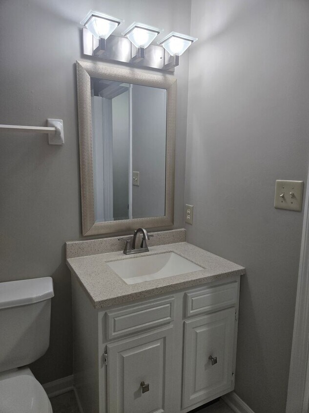 Primary Photo - Spacious Townhome with Fully Fenced Privat...
