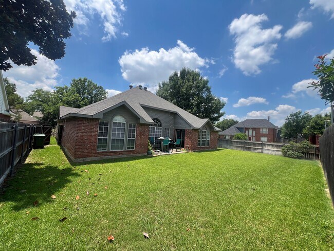 Foto del edificio - 1912 Mill Pond Dr