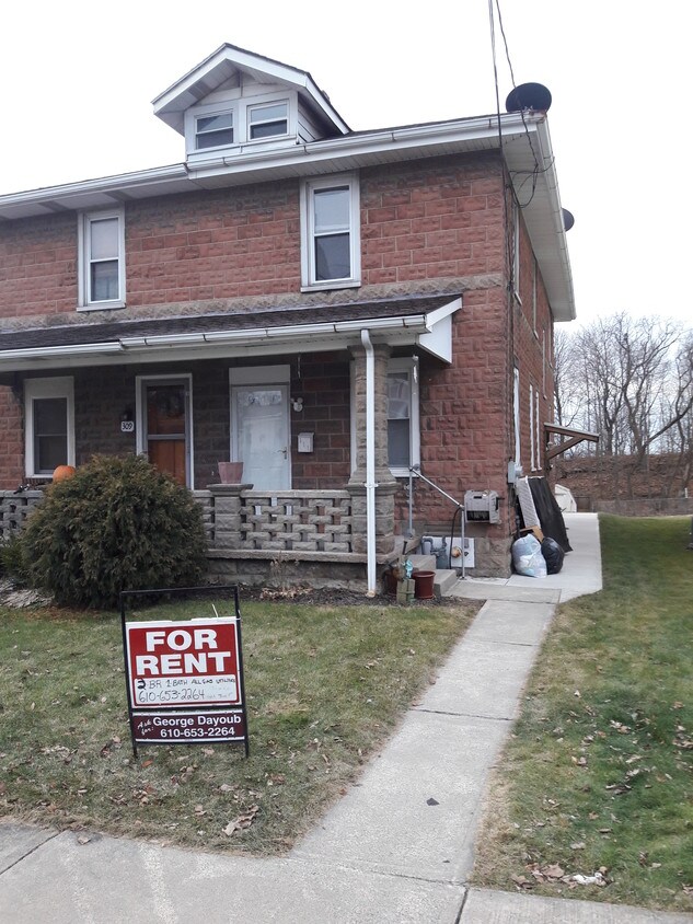 311 Lincoln Ave, Nazareth, PA 18064 Townhome Rentals in Nazareth PA