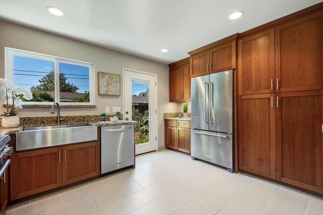 Building Photo - 2832 Ramona Ct