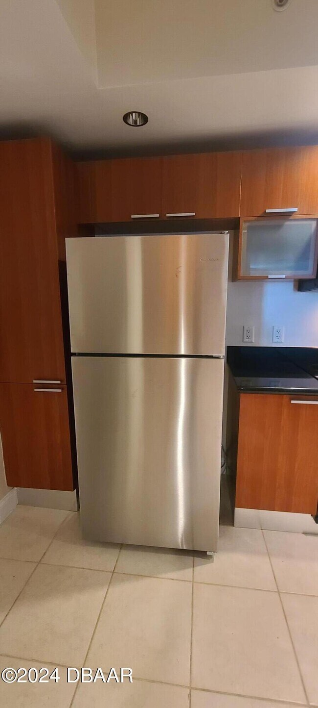 Foto del edificio - 241 Riverside Dr