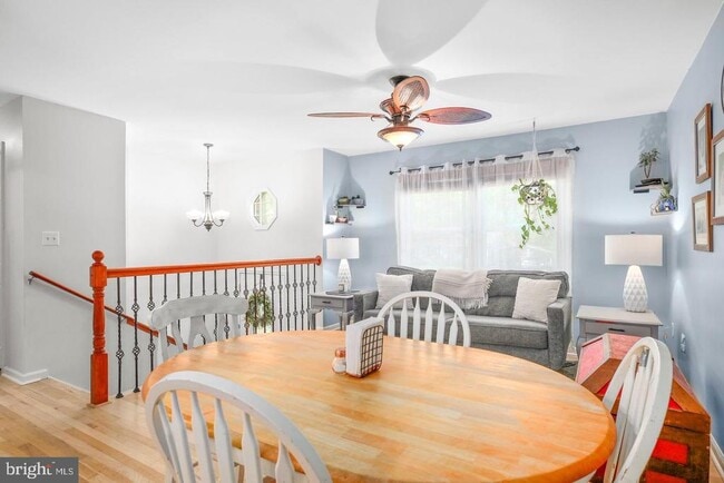 Foto del edificio - 704 Candle Ridge Ct