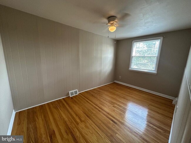 Building Photo - 3233 Comly Pl