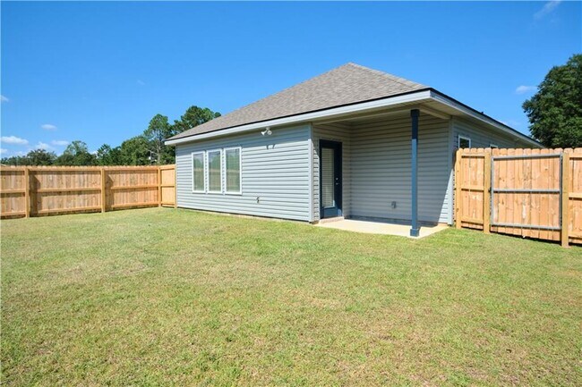 Foto del edificio - 8561 Clarke Rd