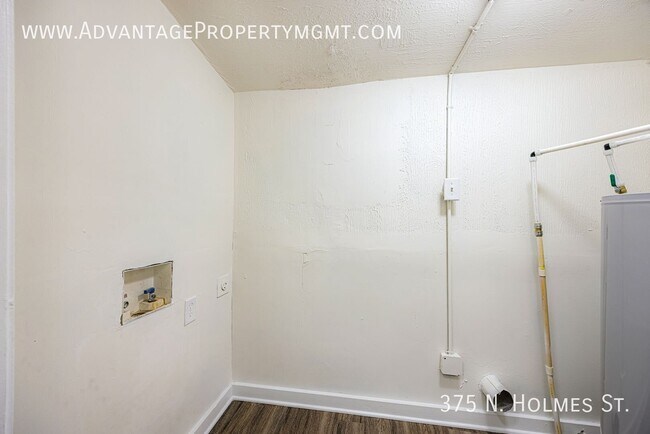 Building Photo - 375 N Holmes St