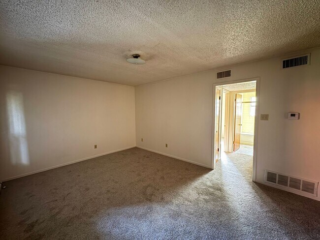 Foto del edificio - 425 W Avenue C