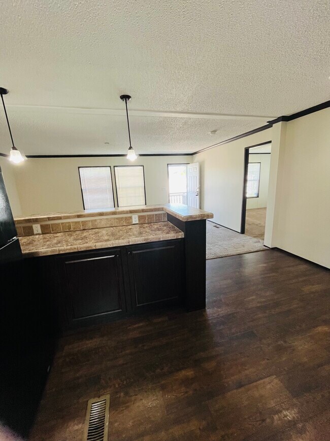 Foto del edificio - 15621 Pine Ridge Dr