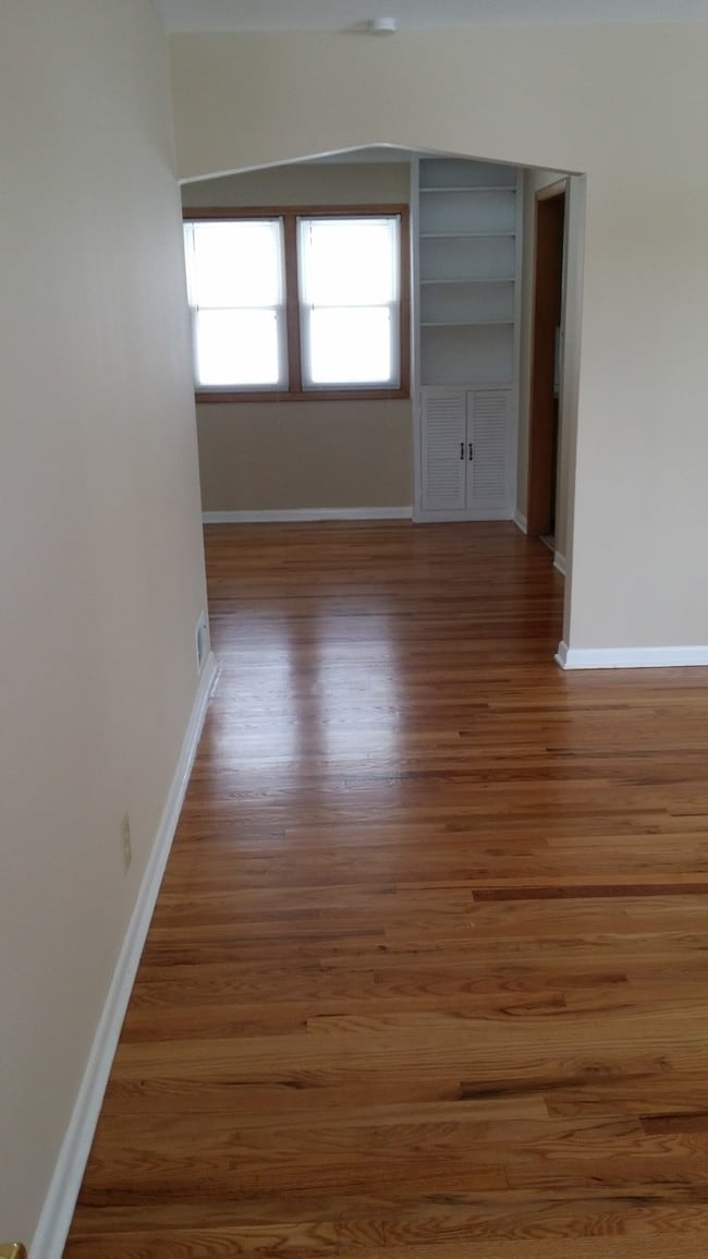 Building Photo - DILLONS BENSON ADDITION