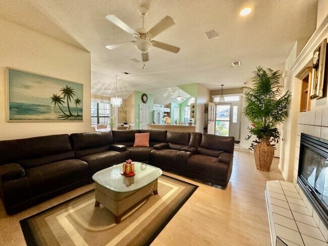 Building Photo - 2012 Mistral Ln E