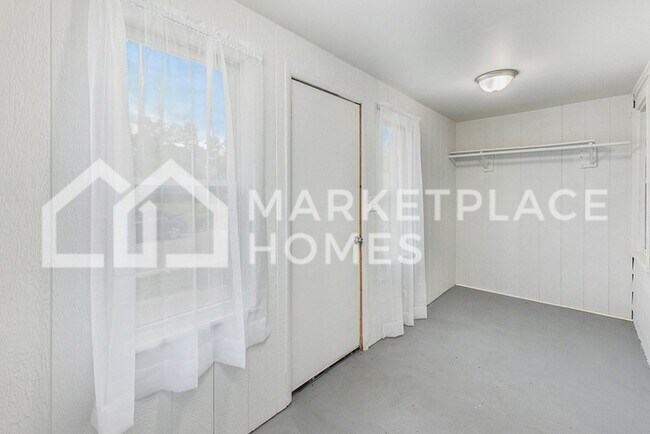 Building Photo - 21415 Woodside Ave