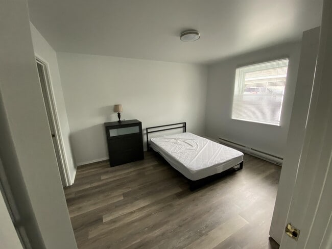 Building Photo - 140 S Jameson Ave