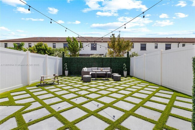 Foto del edificio - 10945 West 33rd Ct