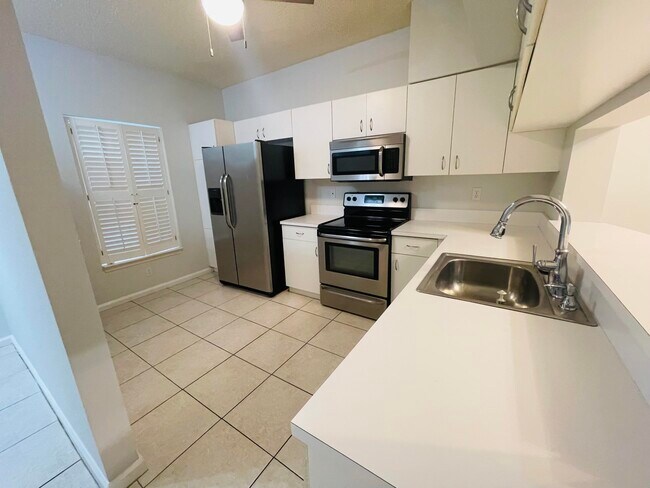 Foto del edificio - 939 Kokomo Key Ln
