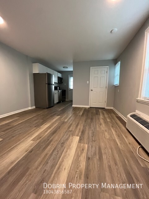 Building Photo - Updated 1 bed Near Downtown in a Neighborh...