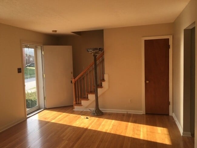 Building Photo - 1833 1/2 Marietta Drive