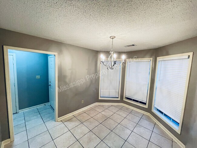 Building Photo - For Rent - 3BR/2BA + Garage