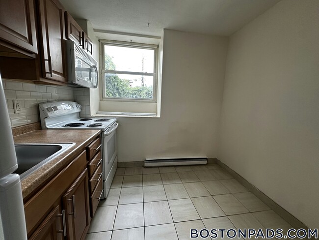 Building Photo - 10 Armington St