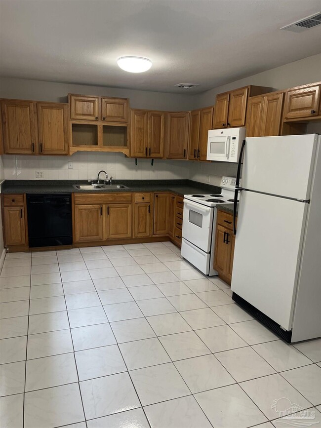 Building Photo - 5630 Wickford Ln