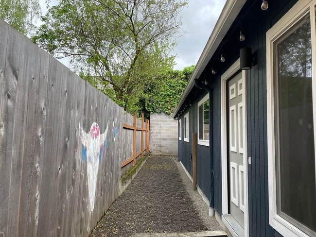Building Photo - Remodeled 3Bd/2Ba Ranch Home in SE Sunnysi...
