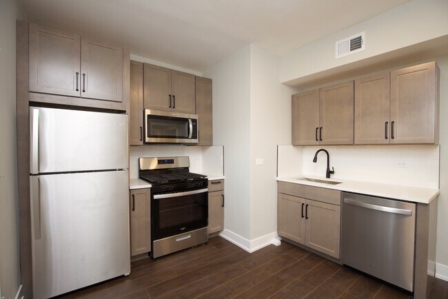 Foto del edificio - 3150 W Sunnyside Ave