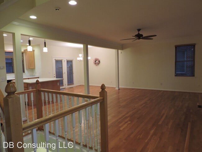 Building Photo - 3 br, 2.5 bath House - 2334 Riverside Drive