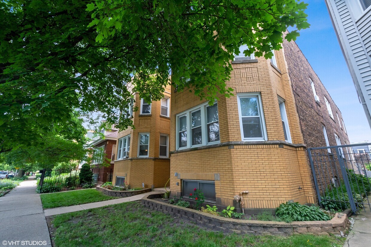 Primary Photo - 3744 N Whipple St