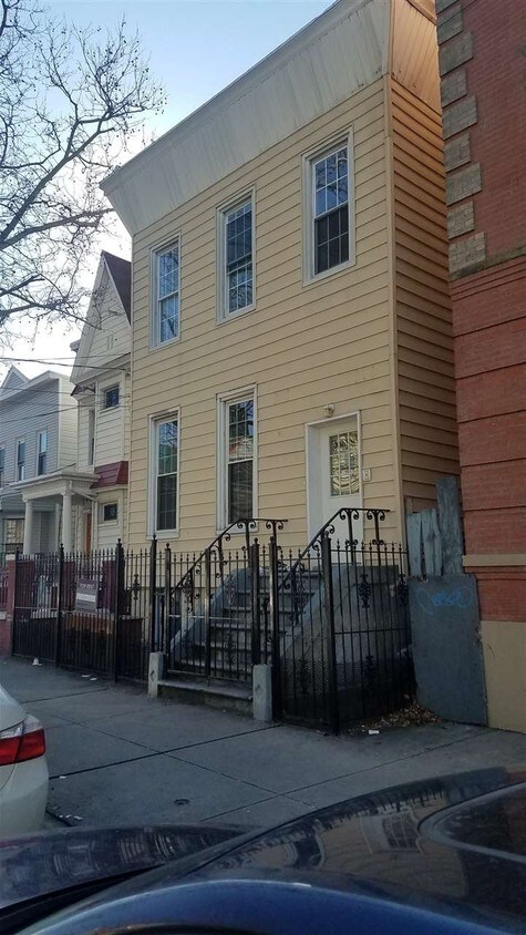 Foto principal - 213 Summit Ave