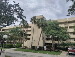 Building Photo - 3050 NW 42nd Ave